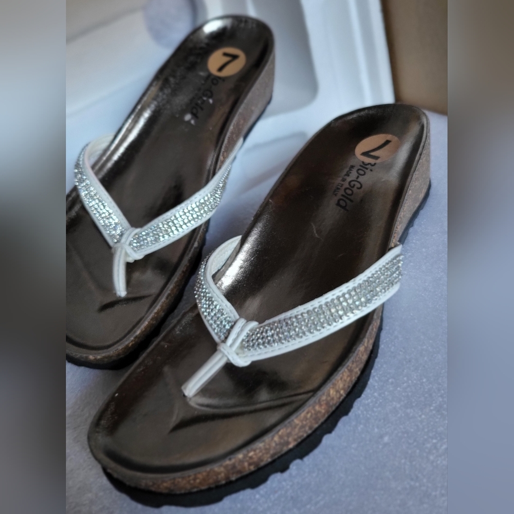 Bio-Gold metallic sandals size 7